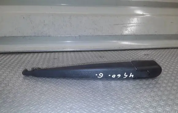 Hyundai i30 Rear wiper blade arm