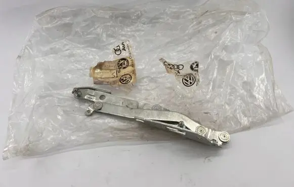 Audi A4 S4 B7 8E 8H Tailgate/trunk/boot hinge 8E5827302G Z706