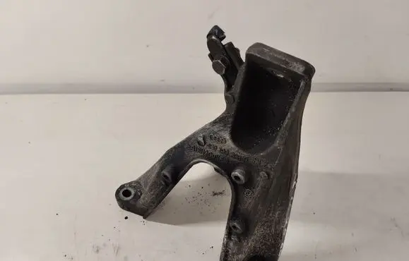 Audi A6 S6 C6 4F Engine mounting bracket 4F0199308P
