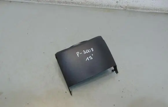 Peugeot 3008 II Steering wheel column trim