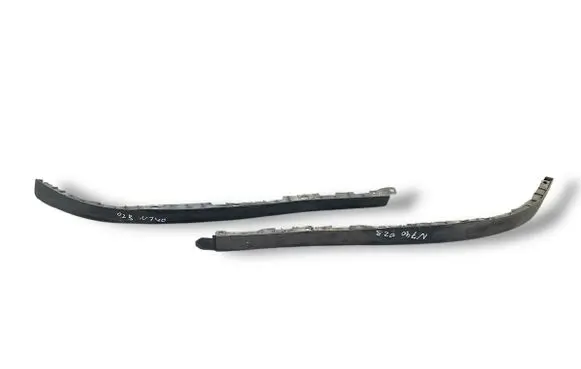 Opel Zafira B Front bumper lip 13124974 F0813989 325769024