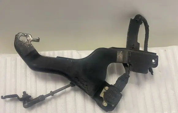 Lexus LS 460 - 600H Air suspension front height level sensor 8940650100