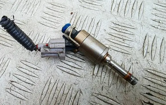 Nissan Juke I F15 Fuel injector 0261500092 166001KC0A