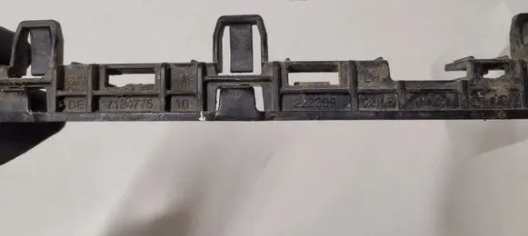 BMW 5 F10 F11 Front bumper mounting bracket 7184775