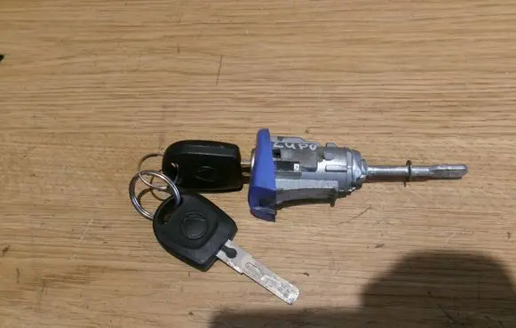 Volkswagen Lupo Coupe door lock (next to the handle)