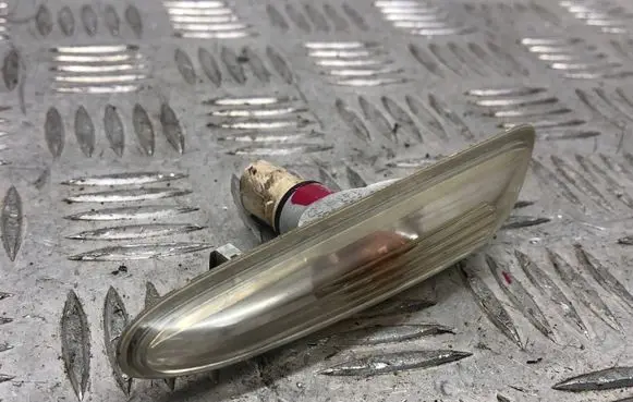 BMW 5 E60 E61 Front fender indicator light 8382104