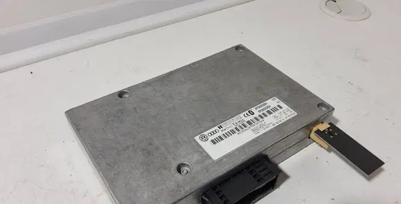 Audi A4 S4 B7 8E 8H Bluetooth control unit module 8P0862335H