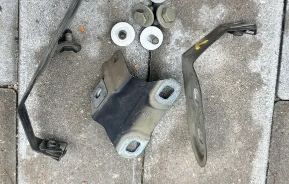 BMW 5 F10 F11 Fender mounting bracket
