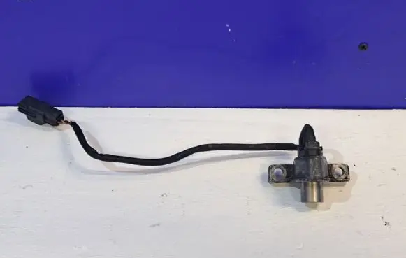 Volvo S60 Camshaft position sensor 31331754
