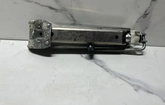 Mercedes-Benz C W204 Lift Jack A2115830415