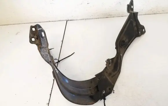 Mercedes-Benz C W203 Front bumper mounting bracket