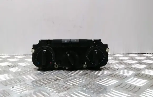 Volkswagen PASSAT B6 Climate control unit