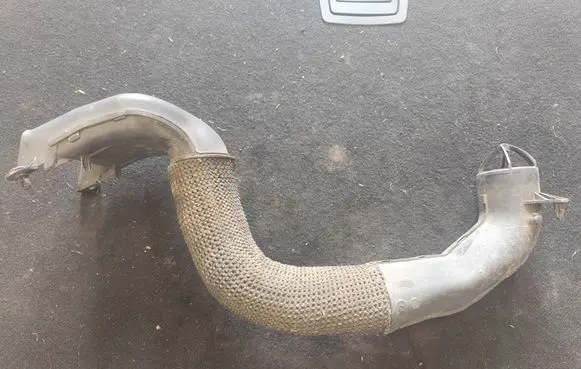 Ford Focus Air intake hose/pipe 98AB9E635