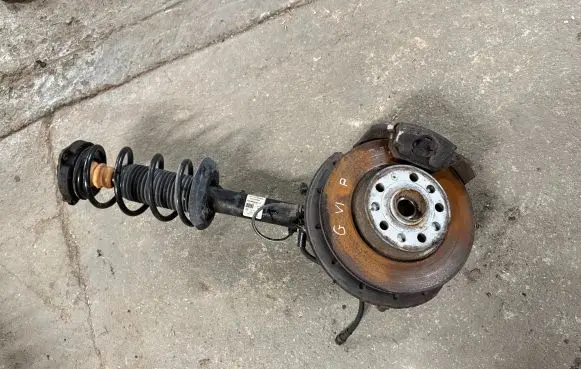 Volkswagen Golf VI Front wheel hub spindle knuckle