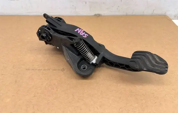 Dacia Sandero III Clutch pedal SAN3PEDSPRZG1 465409712R