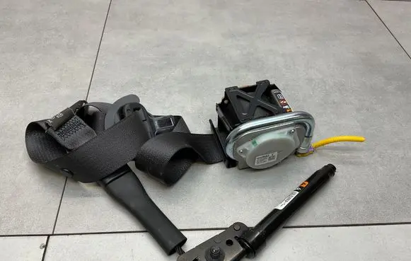 Opel Mokka X Front seatbelt 42563682