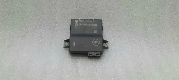 Audi A5 8T 8F Gateway control module 8T0907468F