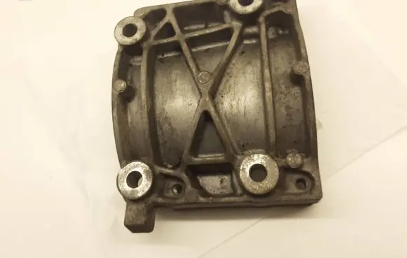 Honda FR-V Engine mounting bracket