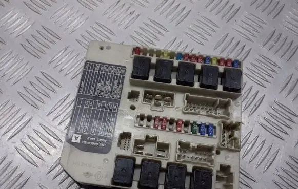Nissan Tiida C11 High voltage junction box PP-730-M10