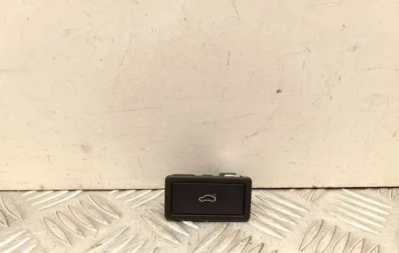 Skoda Enyaq iV Tailgate/boot open switch button 3Q0959831