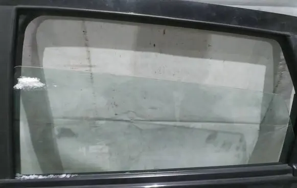 Nissan Qashqai Rear door window glass as2