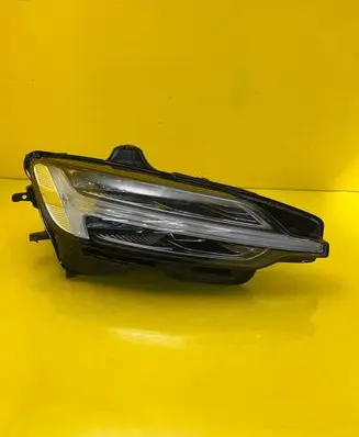 Volvo V60 Headlight/headlamp 32404682