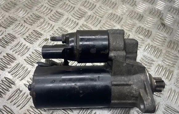 Volkswagen Touran I Starter motor 1005831