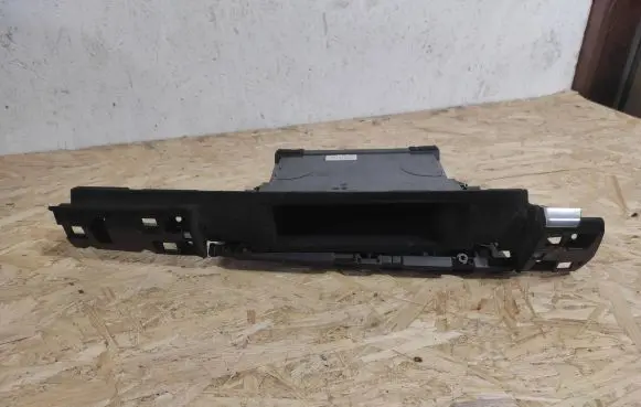 BMW 7 F01 F02 F03 F04 Glove box 9119796 02082011 S48093