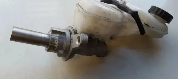 Master brake cylinder