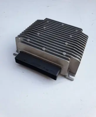 Tesla Model S Sound amplifier 100483310A 100035000109