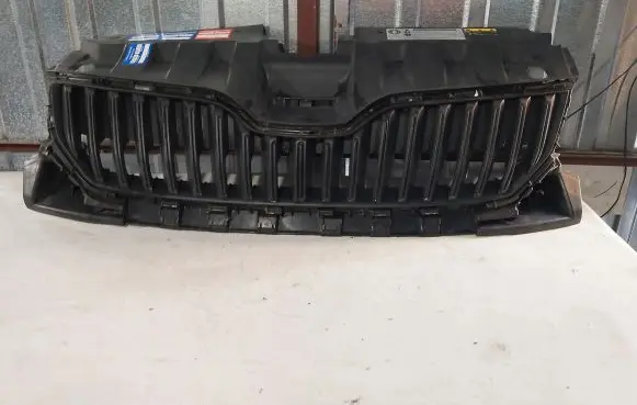 Skoda Fabia Mk3 (NJ) Front bumper upper radiator grill 6V0853653