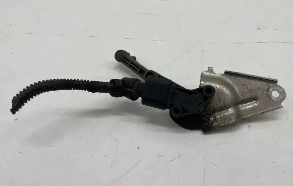 Tesla Model 3 Air suspension front height level sensor 104494100B