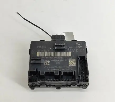 Volkswagen Tiguan Door control unit/module 5Q0959593K 5Q0959593F