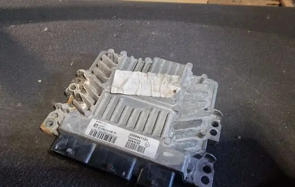 Renault Scenic II - Grand scenic II Engine control unit/module 8200847131