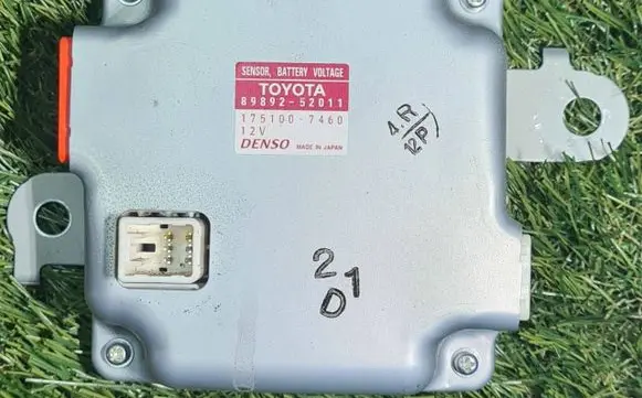 Toyota Yaris Battery control module 8989252011