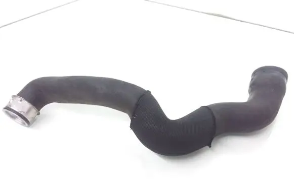 Mercedes-Benz C W203 Engine coolant pipe/hose 2035010582