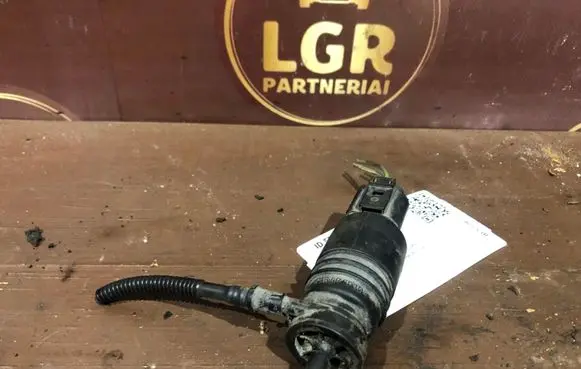 Skoda Octavia Mk2 (1Z) Windscreen/windshield washer pump