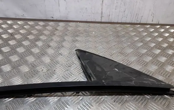 Volkswagen Touareg II Front door vent window glass four-door 7P6845113