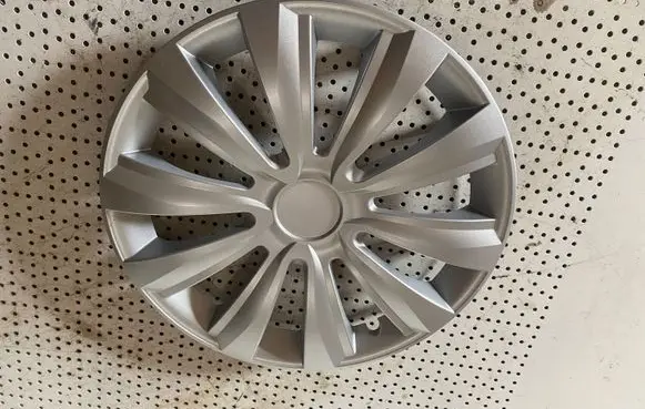Toyota Auris 150 R15 wheel hub/cap/trim 