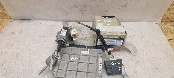 Toyota Verso Engine ECU kit and lock set 896610F142 MB2759001981