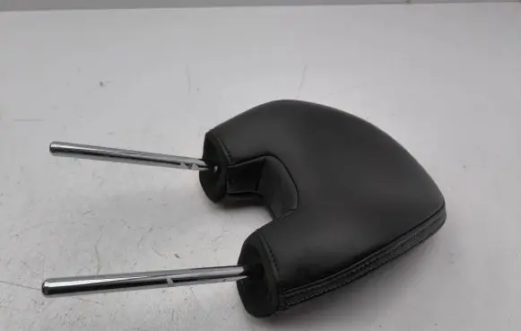 Volvo V40 Front seat headrest 