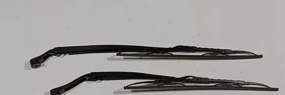 Dodge Durango Front wiper blade arm
