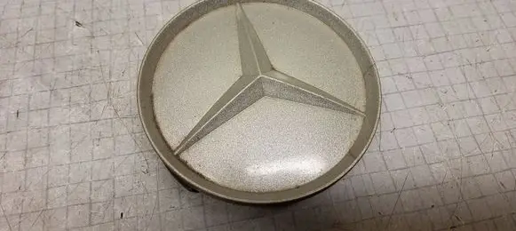 Mercedes-Benz C AMG W203 Non-original wheel cap 