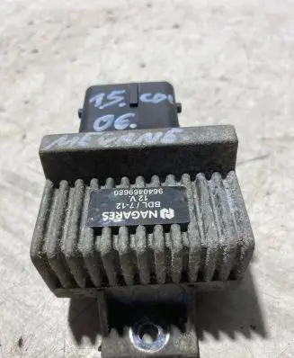 Renault Megane II Glow plug pre-heat relay 9640469680