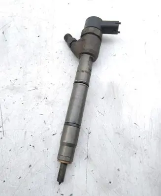 Hyundai i40 Fuel injector 338002A800 0445110411