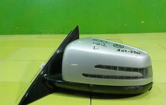Mercedes-Benz E W212 Front door electric wing mirror A2128105116 XP262