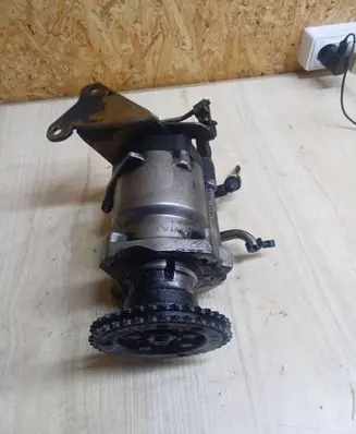 Ford Mondeo Mk III Fuel injection high pressure pump 9303108A