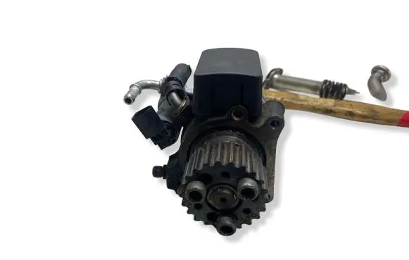 Volkswagen Jetta VI Fuel injection high pressure pump 03L130755AH