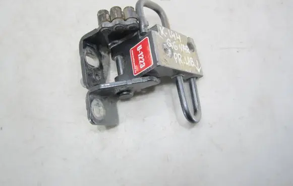 Volkswagen Golf VI Front door lower hinge 1K0831412C A046575