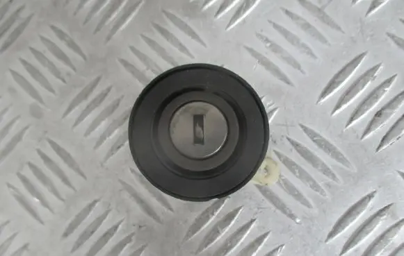 Peugeot 3008 I Front door lock (next to the handle) 